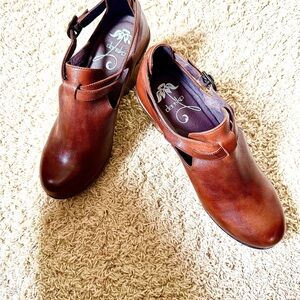 Dansko Women Brown Leather Mary Jane Clog